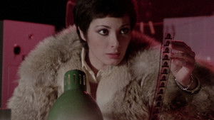 Desnuda ante el asesino