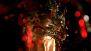 El extraño color de las lagrimas de tu cuerpo